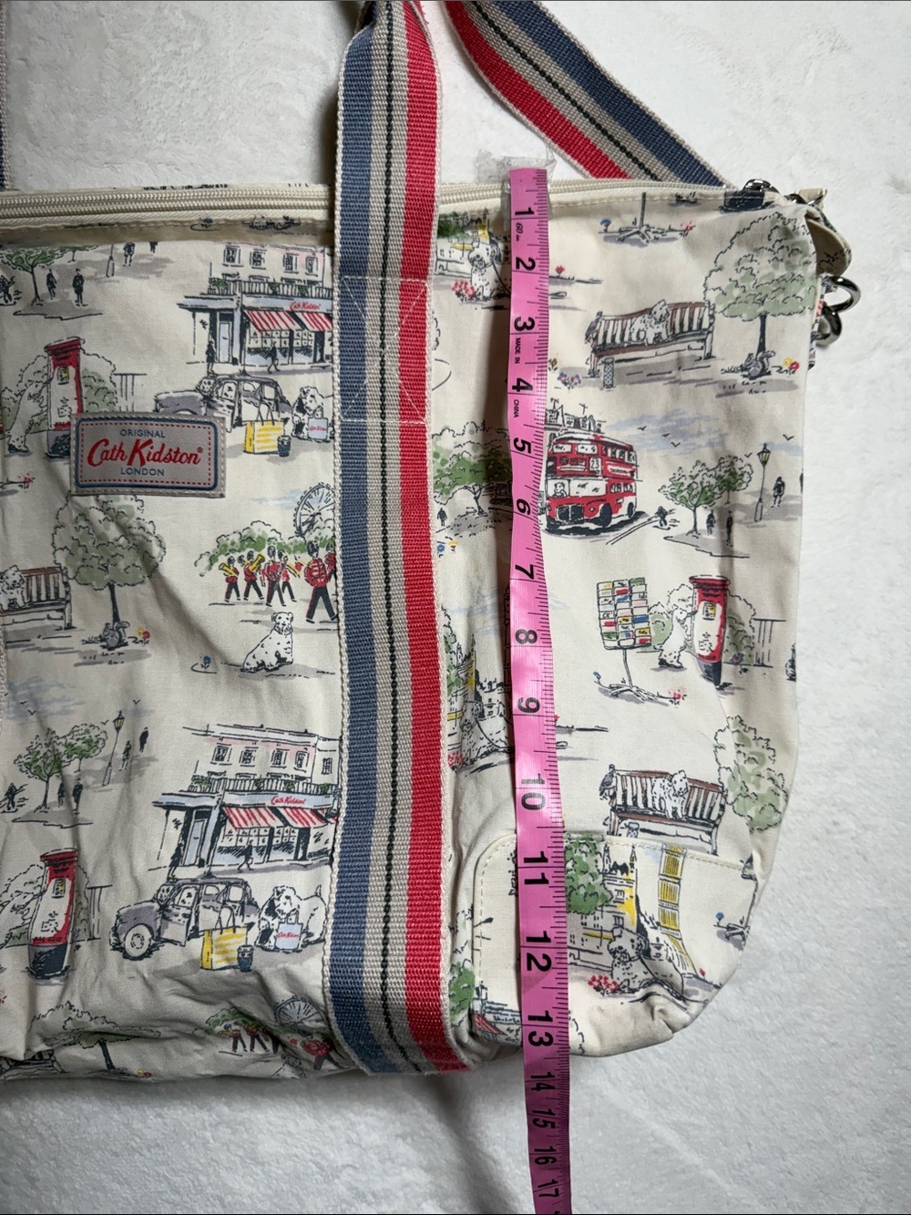 Cath Kidston Billie Goes To Town Cream London Scene Canvas Travel Bag - Picture 10 of 14